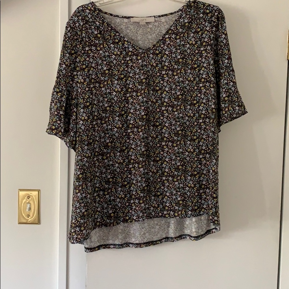 LOFT floral flutter sleeve vneck maternity top